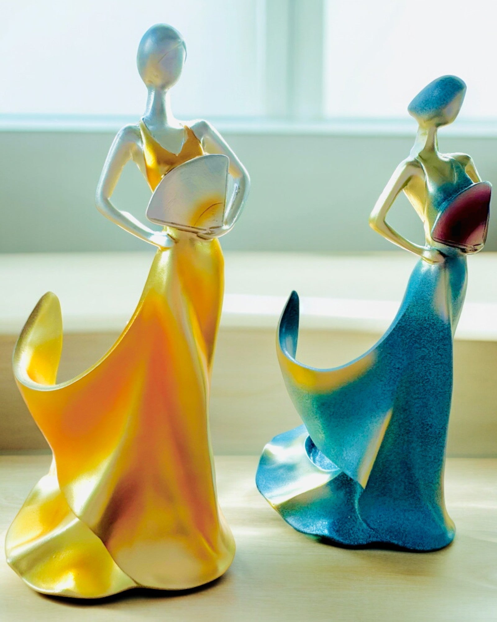 Elegáns Palacktartó - Hölgy Szobor - személyre szabható gravírozással, 2 választható változat