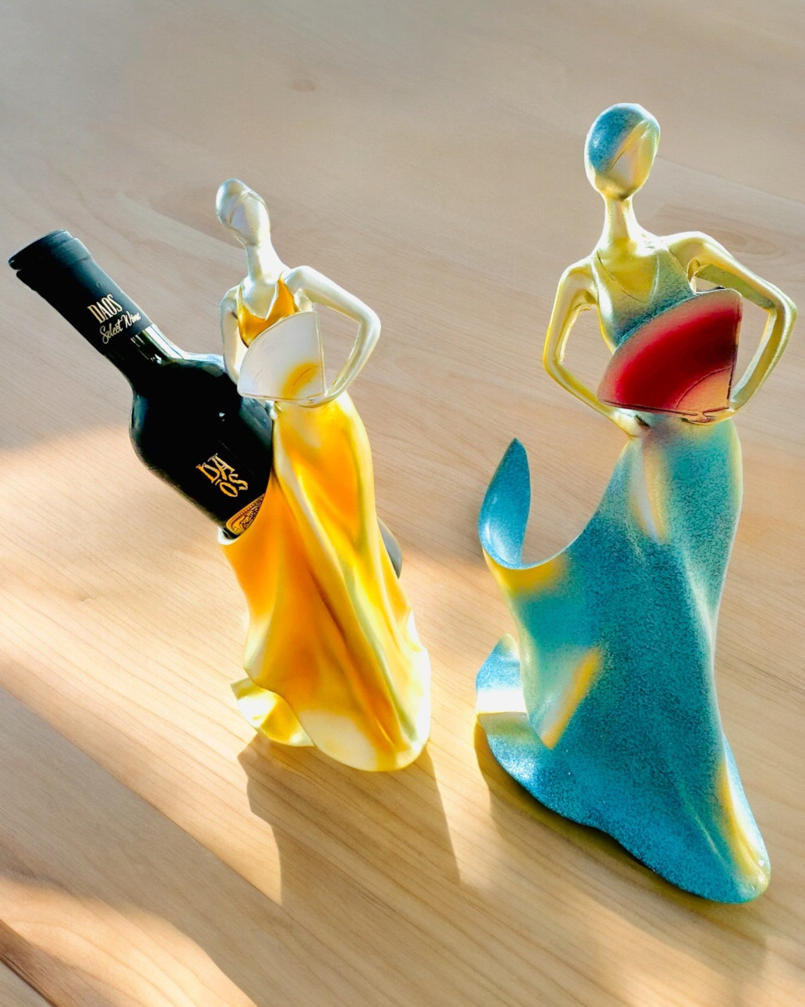 Elegáns Palacktartó - Hölgy Szobor - személyre szabható gravírozással, 2 választható változat