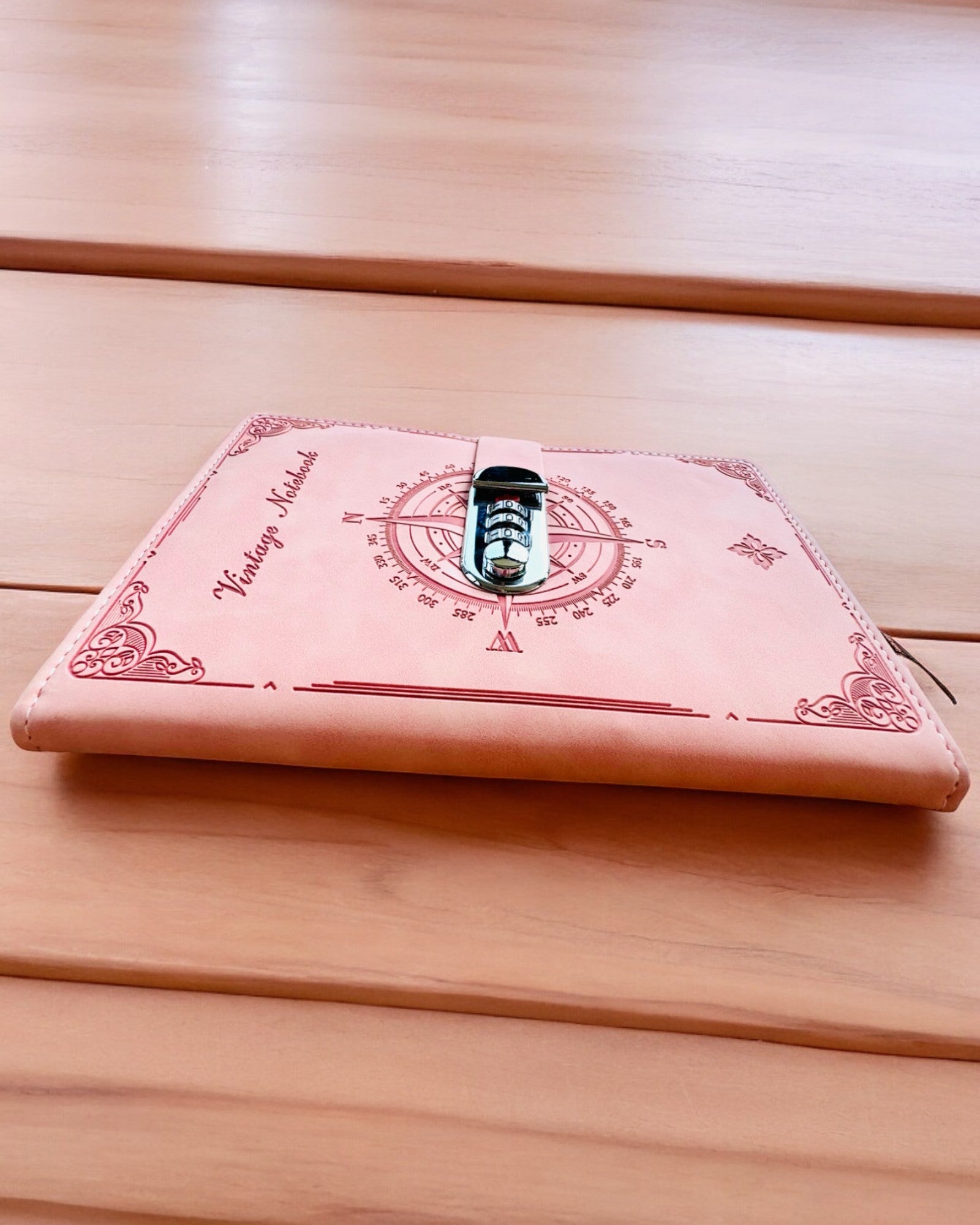 Titkos A5 Vintage Jegyzetfüzet kóddal zárható - Válaszd ki a stílusod, személyre szabás gravírozással ajándékba
