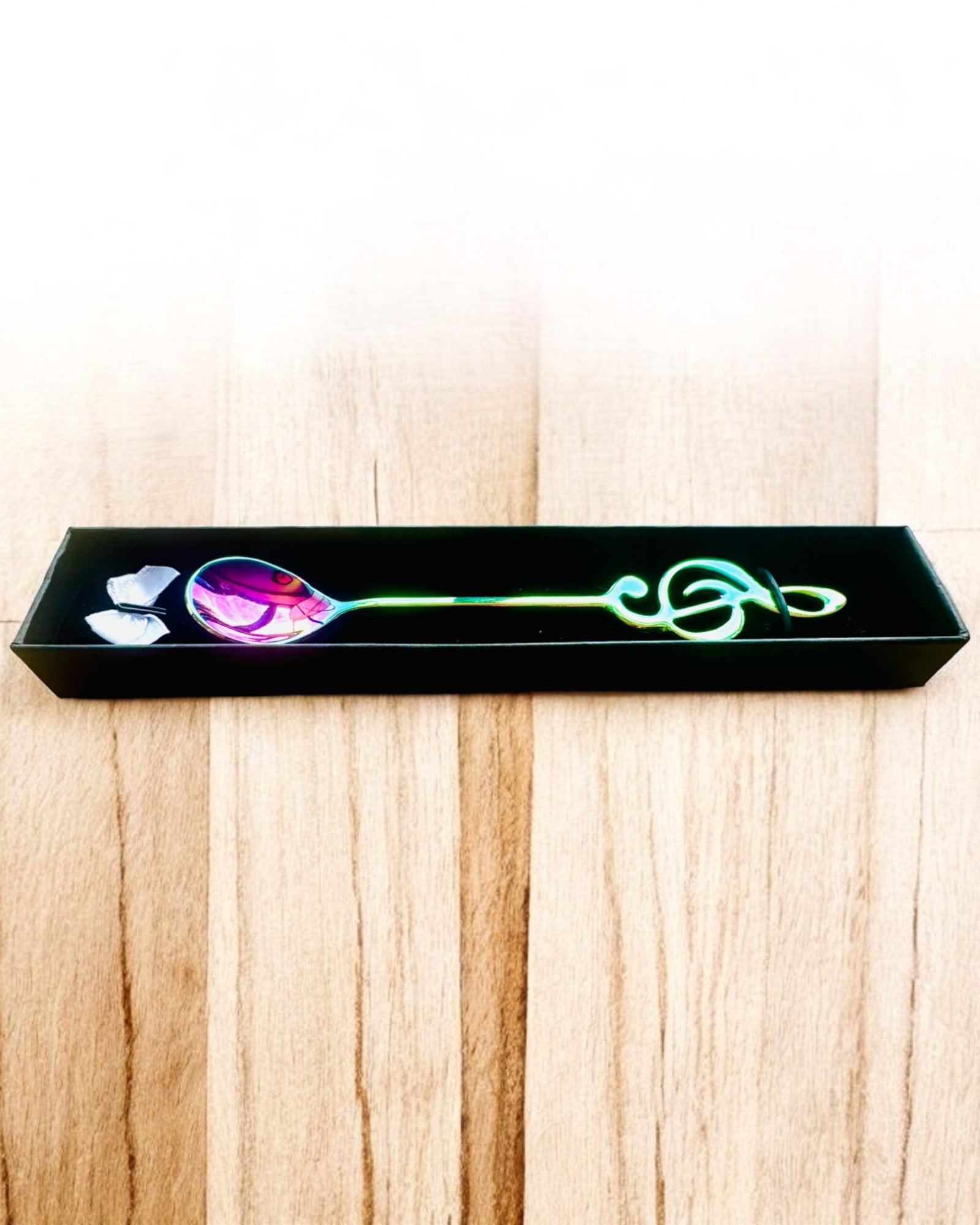 Elegáns Kanál Hegedűkulccsal – Személyre szabott ajándék, 2 választható színváltozat