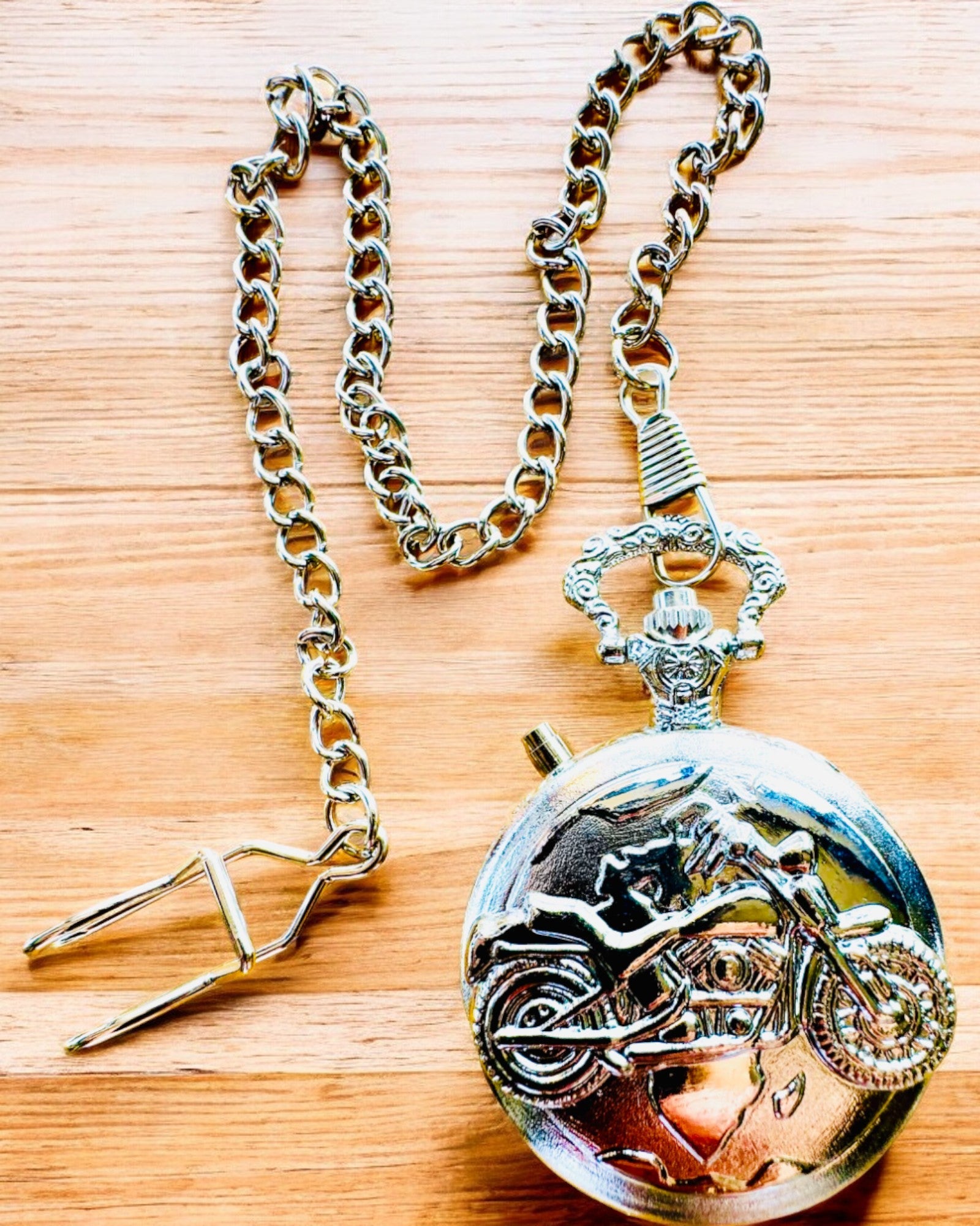 Zsebóra "Motorkerékpár Elegáns 2" – Gravírozás ajándékba, 3 színváltozat