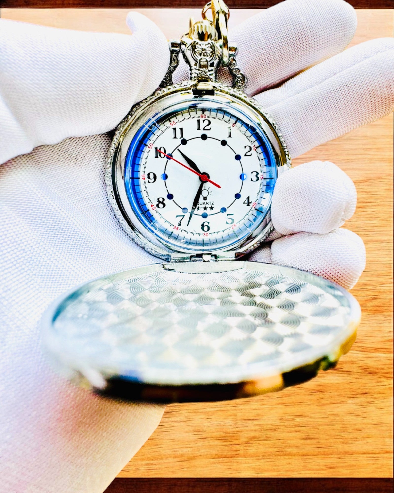 Zsebóra "Motorkerékpár Elegáns 2" – Gravírozás ajándékba, 3 színváltozat