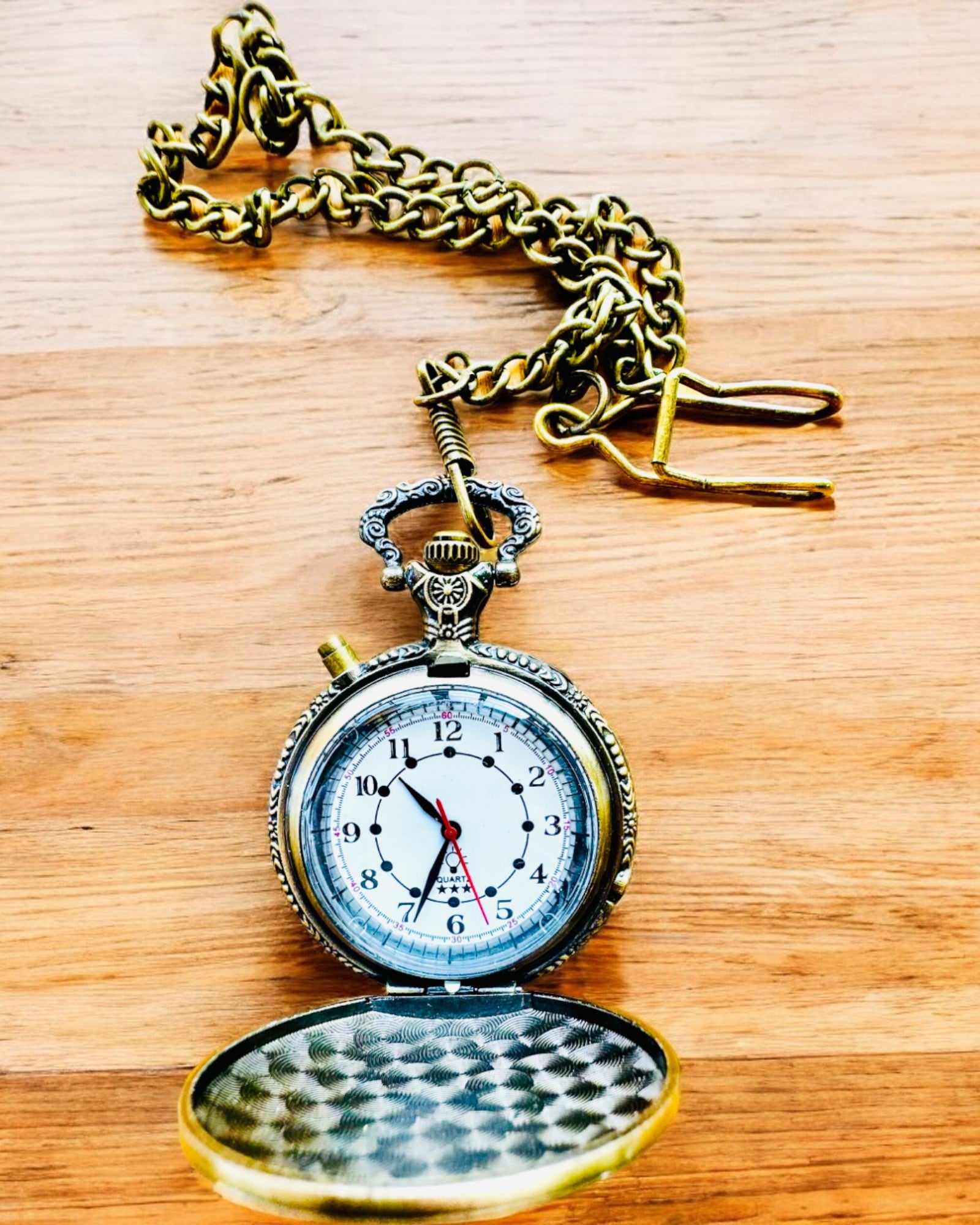 Zsebóra "Motorkerékpár Elegáns 2" – Gravírozás ajándékba, 3 színváltozat