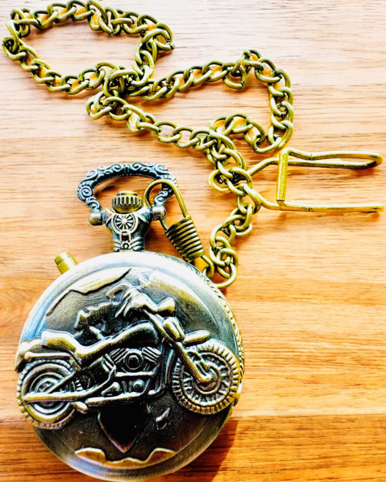 Zsebóra "Motorkerékpár Elegáns 2" – Gravírozás ajándékba, 3 színváltozat