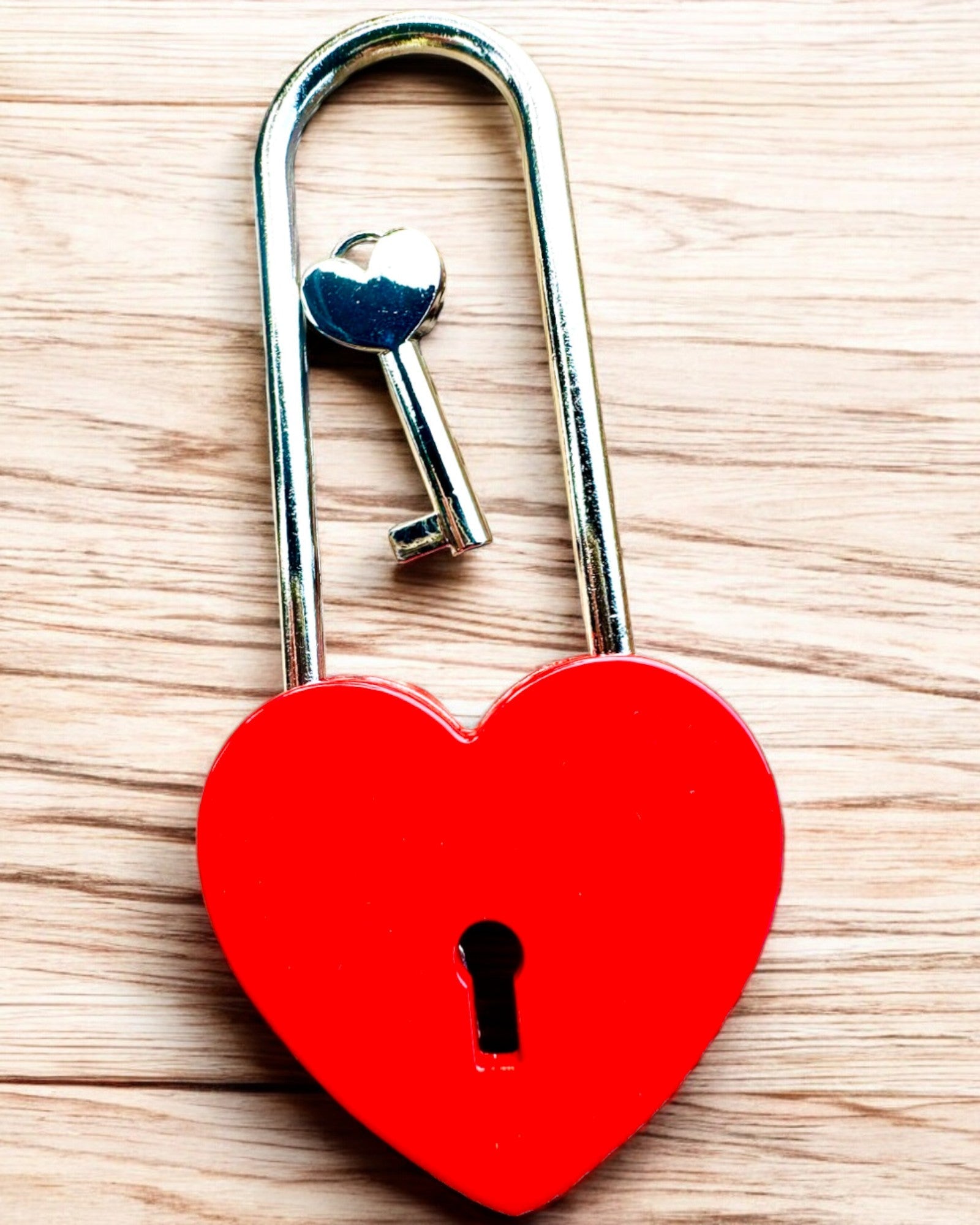 Szerelmi Varázslatos Lakatok Gravírozási Lehetőséggel ajándékba, 5 választható színváltozatban