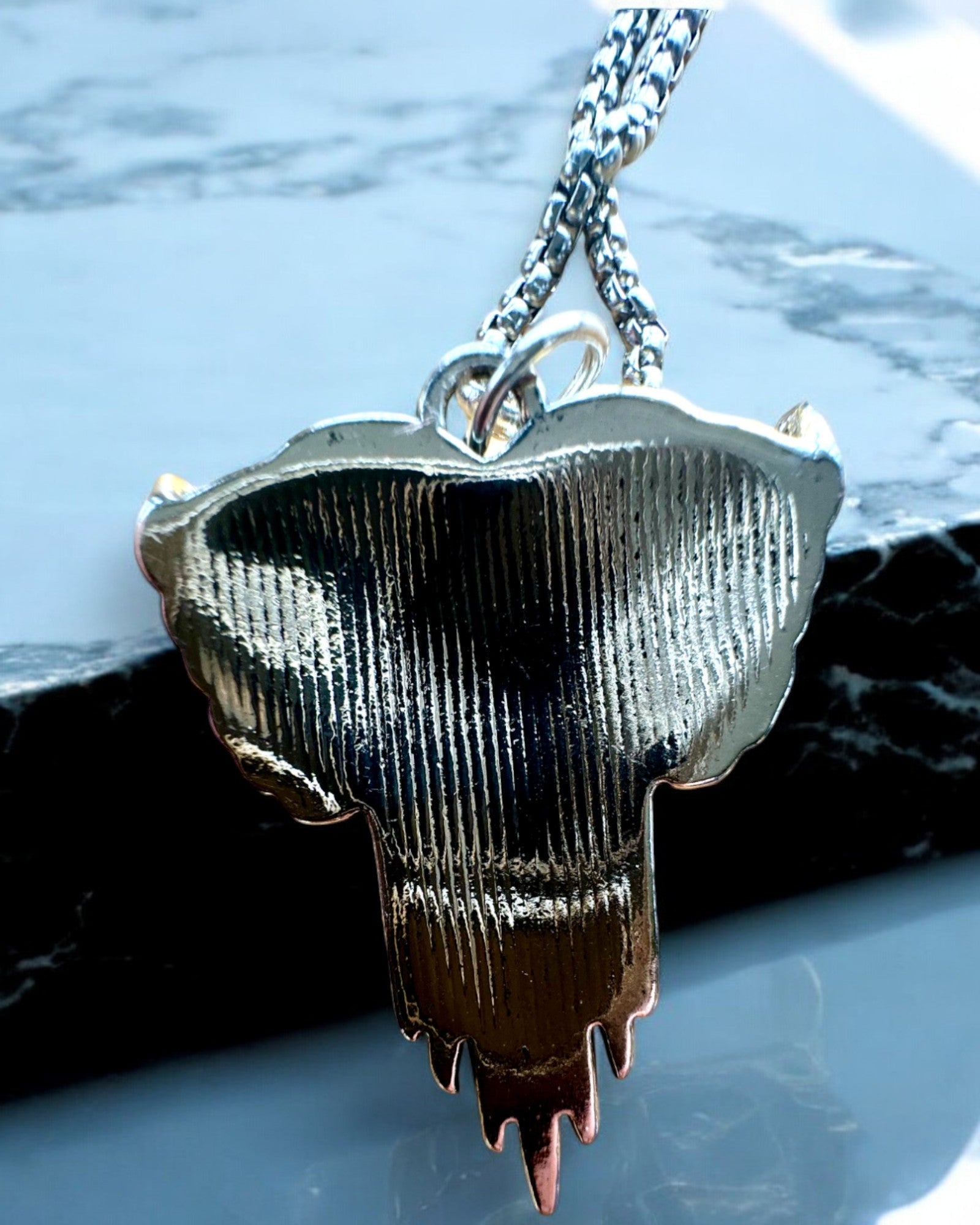 Amulett Szívlövész – A Szerelem Sötét Szárnyai, személyre szabás gravírozással ajándékként lehetséges