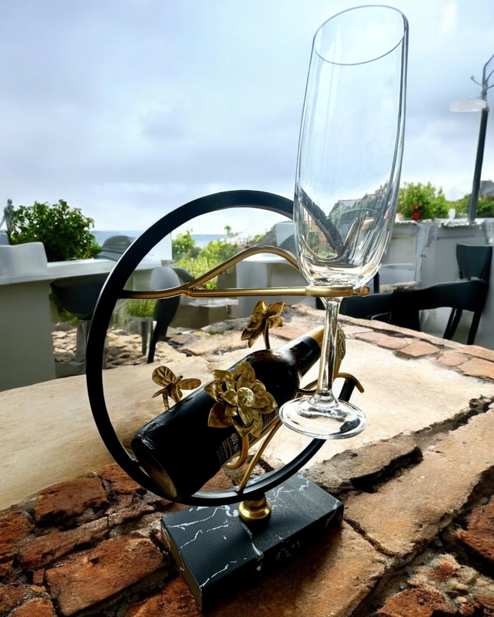 "Elegáns Rovar" állvány - borosüveghez és poharakhoz, magasság 33 cm, személyre szabható gravírozással ajándékba