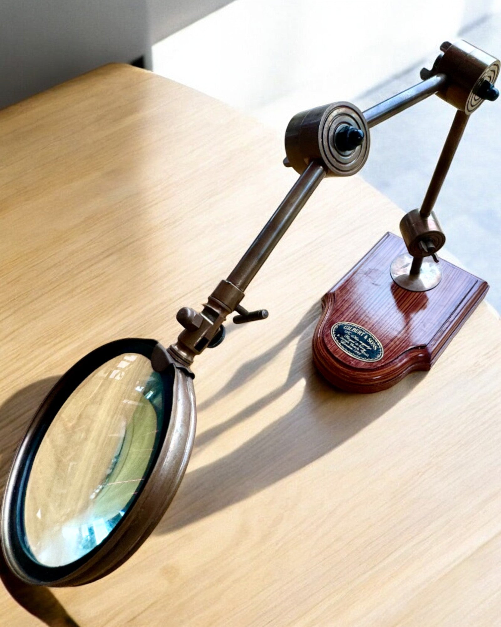 "Royal Magnifier" kézműves nagyító állvánnyal és állítható tartóval - személyre szabható gravírozással ajándékba