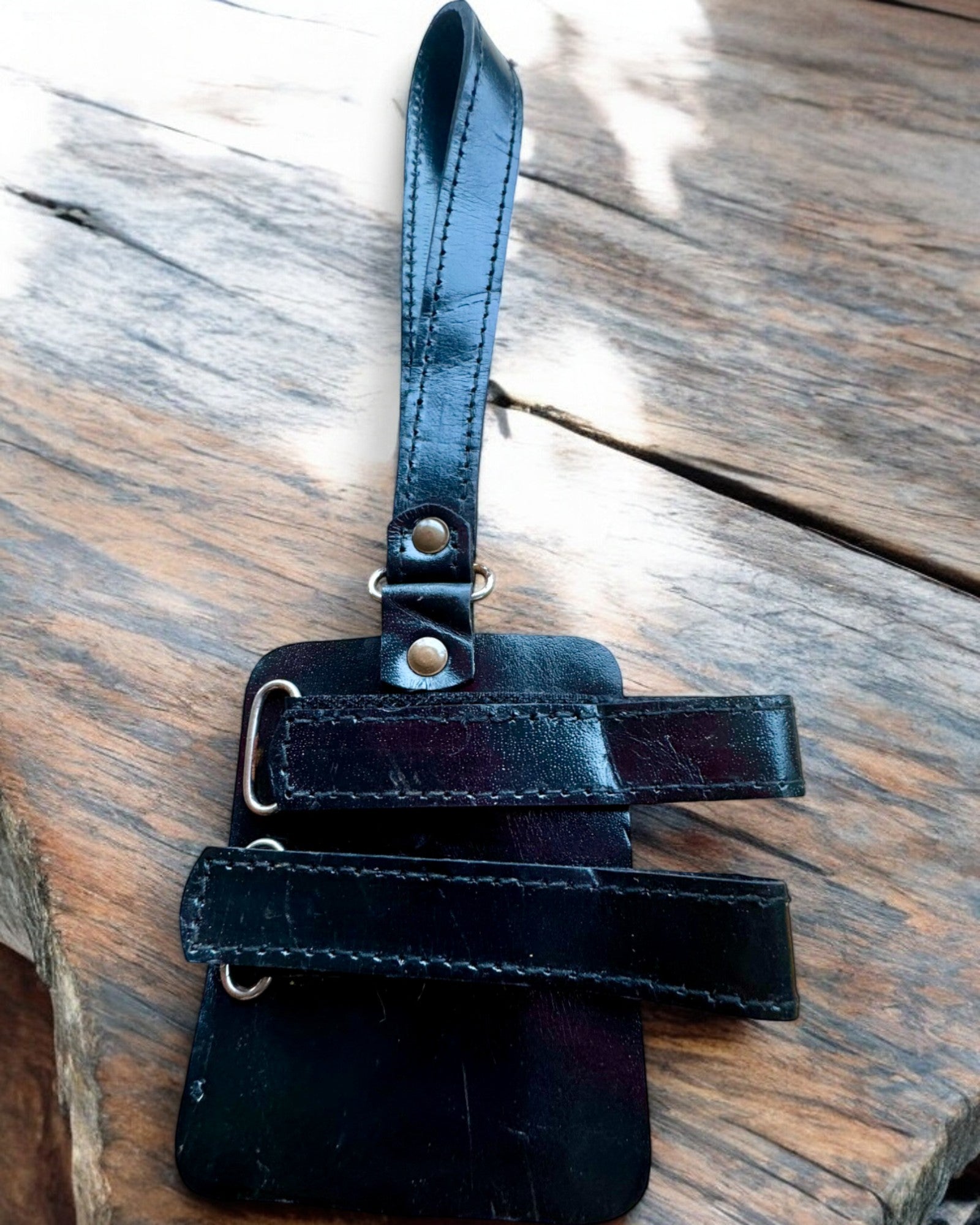 "Fekete Párduc Bot Tok Gravírozási Lehetőséggel - Kézzel Készített Természetes Bőrből"