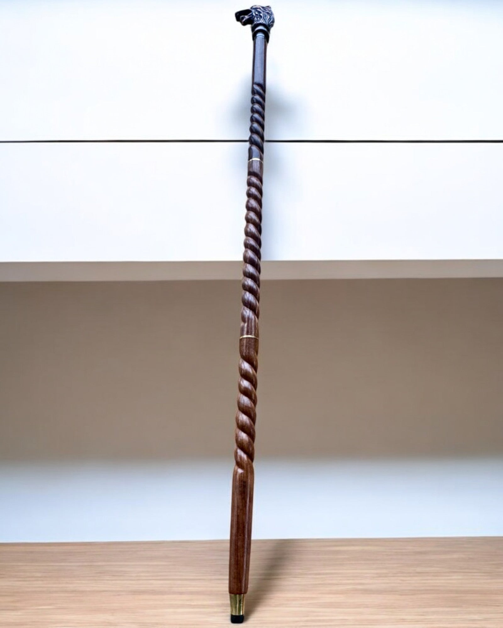 Farkas Őrző Kézzel Faragott Sétabot, Fából, gravírozással személyre szabható