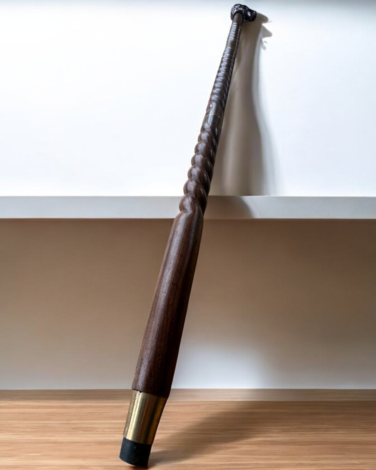 Farkas Őrző Kézzel Faragott Sétabot, Fából, gravírozással személyre szabható