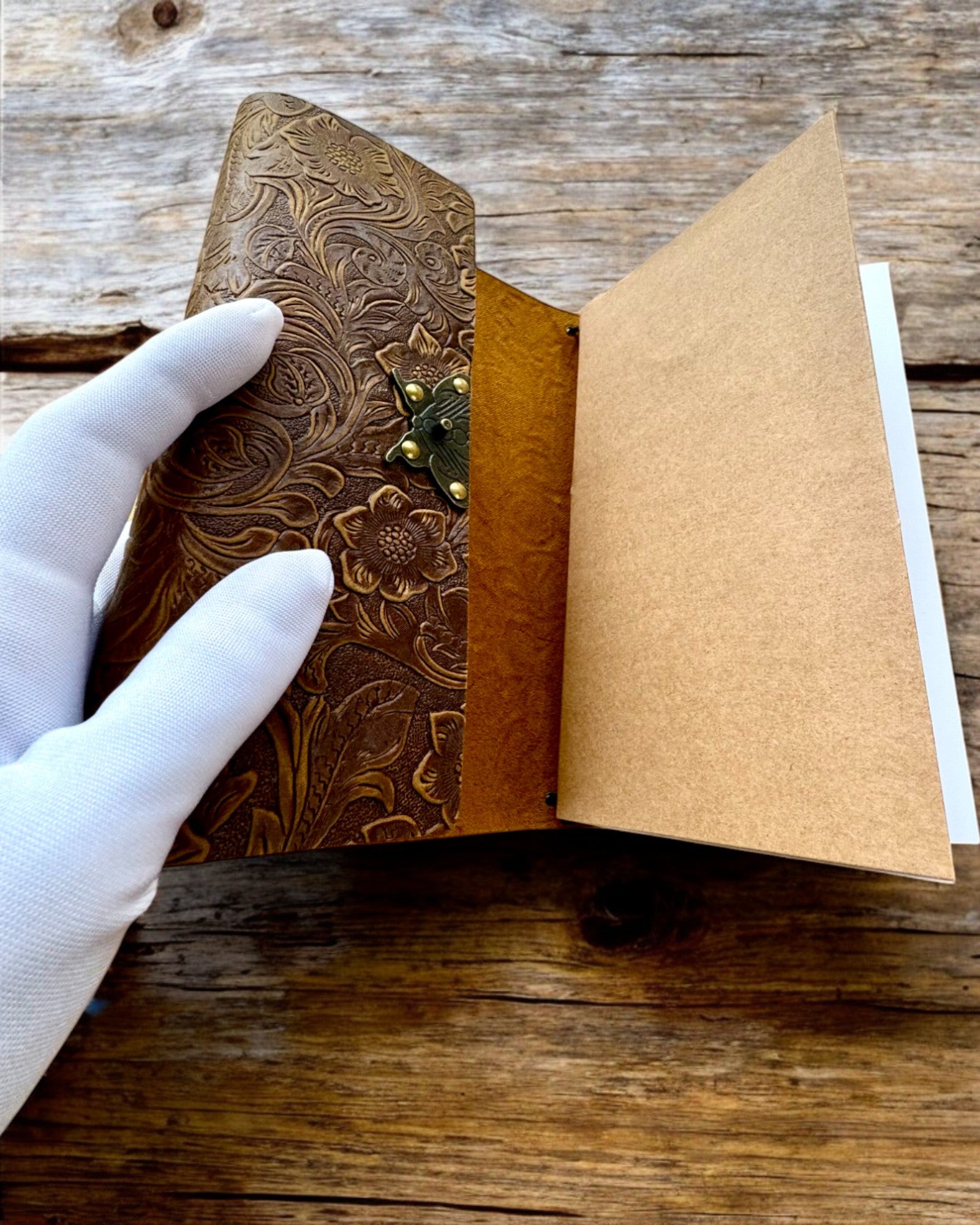 Luksusowy Retro Notatnik ze Skórzaną Okładką - "Vintage Elegance", 480 stron, możliwość personalizacji grawerem