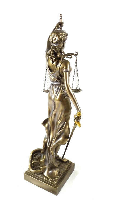 35 cm-es Themisz-figura személyre szabható gravírozási lehetőséggel - elegáns ajándék ügyvédnek, bírónak vagy jogtanácsosnak, arany színű, antikolt felületű polyresinből készült