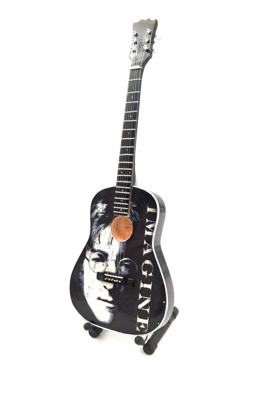 John Lennon The Beatles dekoratív mini gitár 24 cm személyre szabott gravírozással