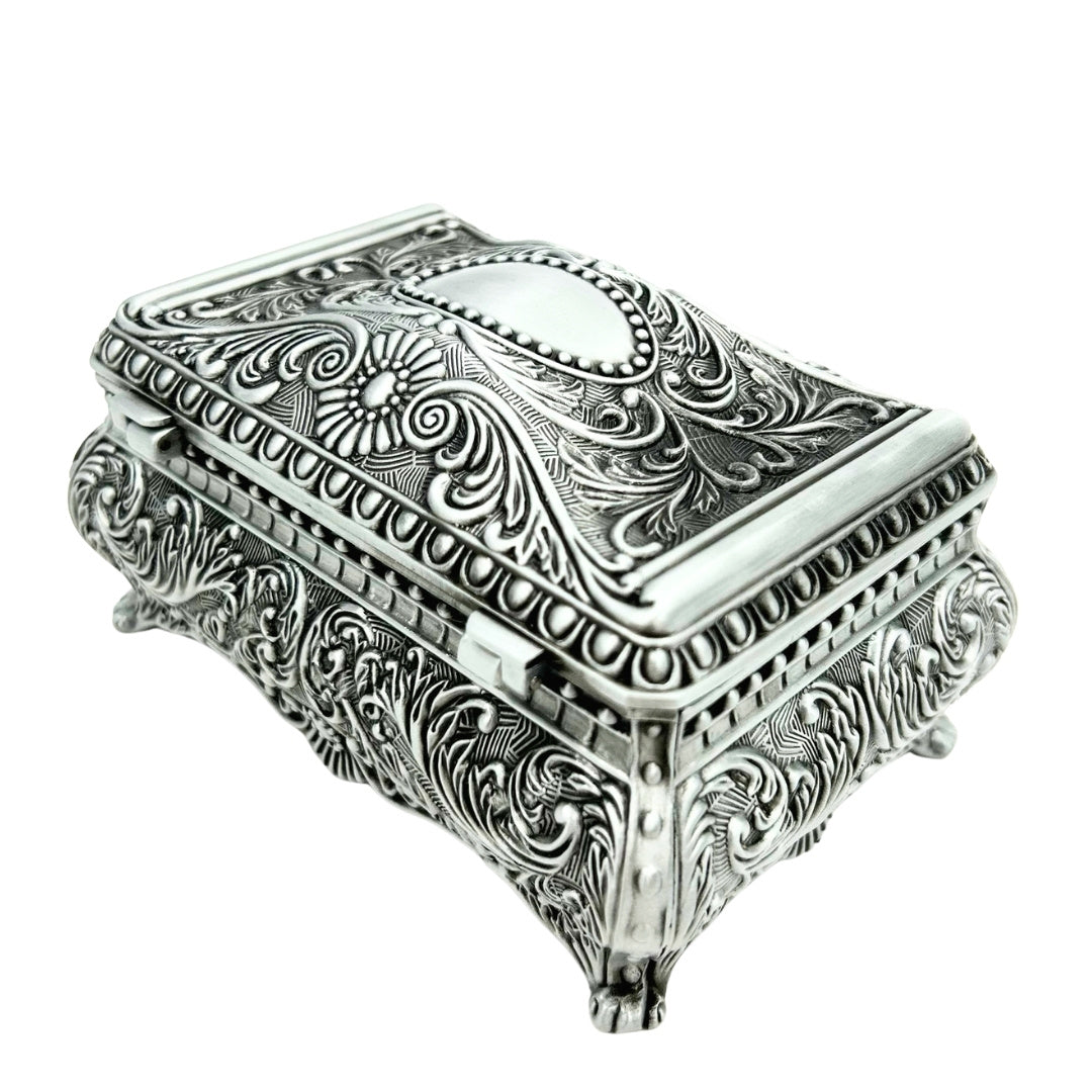 20-74M ezüstszínű fém ékszerdoboz gravírozással