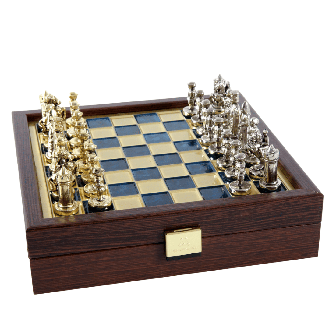 Elegáns prémium sárgaréz sakk 20x20cm Bizánc, személyre szabott gravírozással - Ideális ajándék sakkozónak és történelemkedvelőnek - Kézzel készített figurák arany és ezüst kivitelben