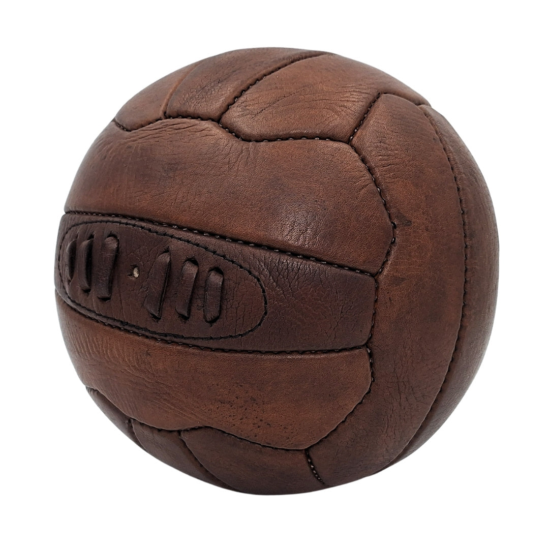 MT2017 retro vintage bőrlabda személyre szabható gravírozási lehetőséggel, barna, ideális ajándék futballrajongónak vagy edzőnek, vintage stílusú dekoráció, természetes bőr, méretek: 20,5 x 20,5 cm