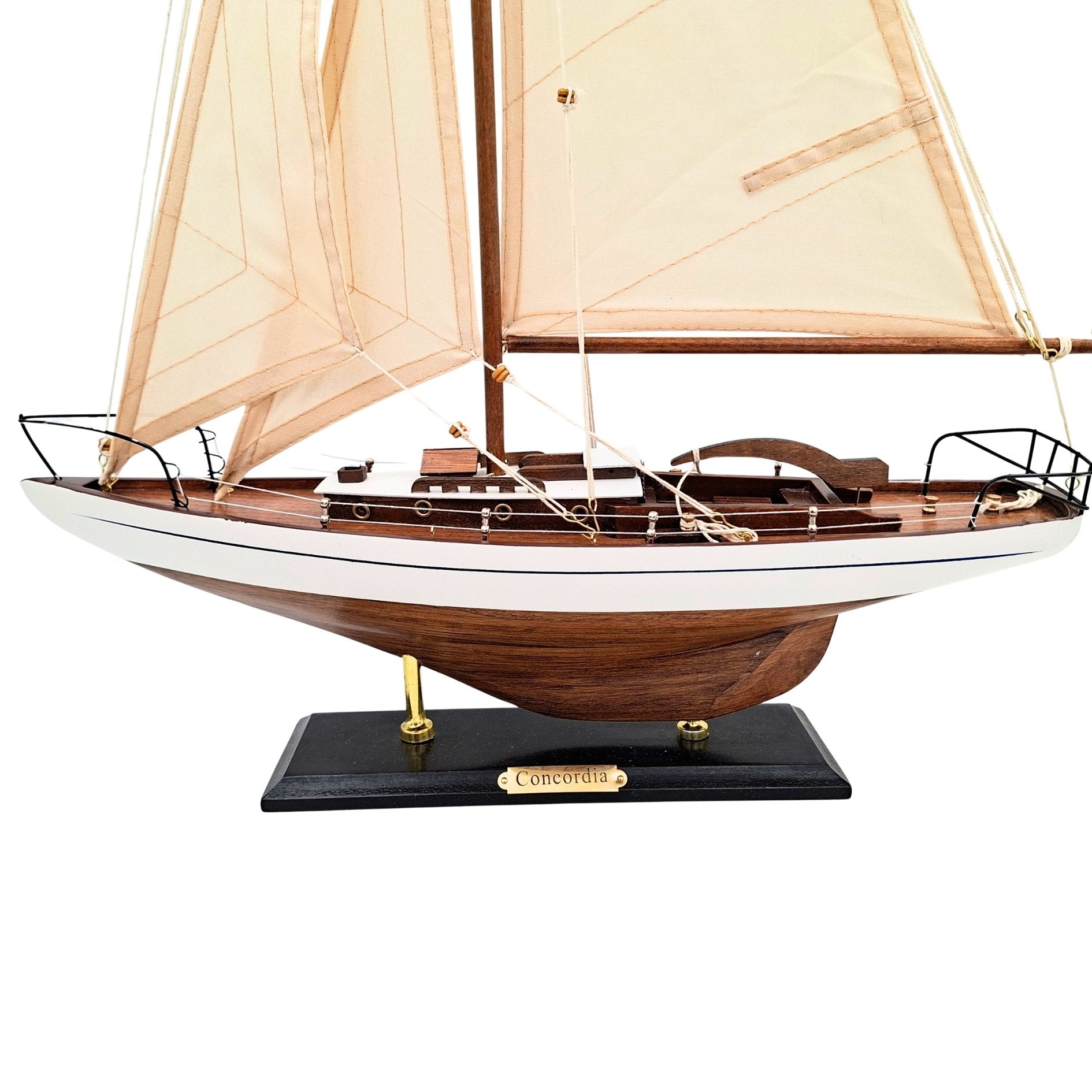 Vitorlás jacht modell 66 cm, gravírozásos személyre szabási lehetőséggel
