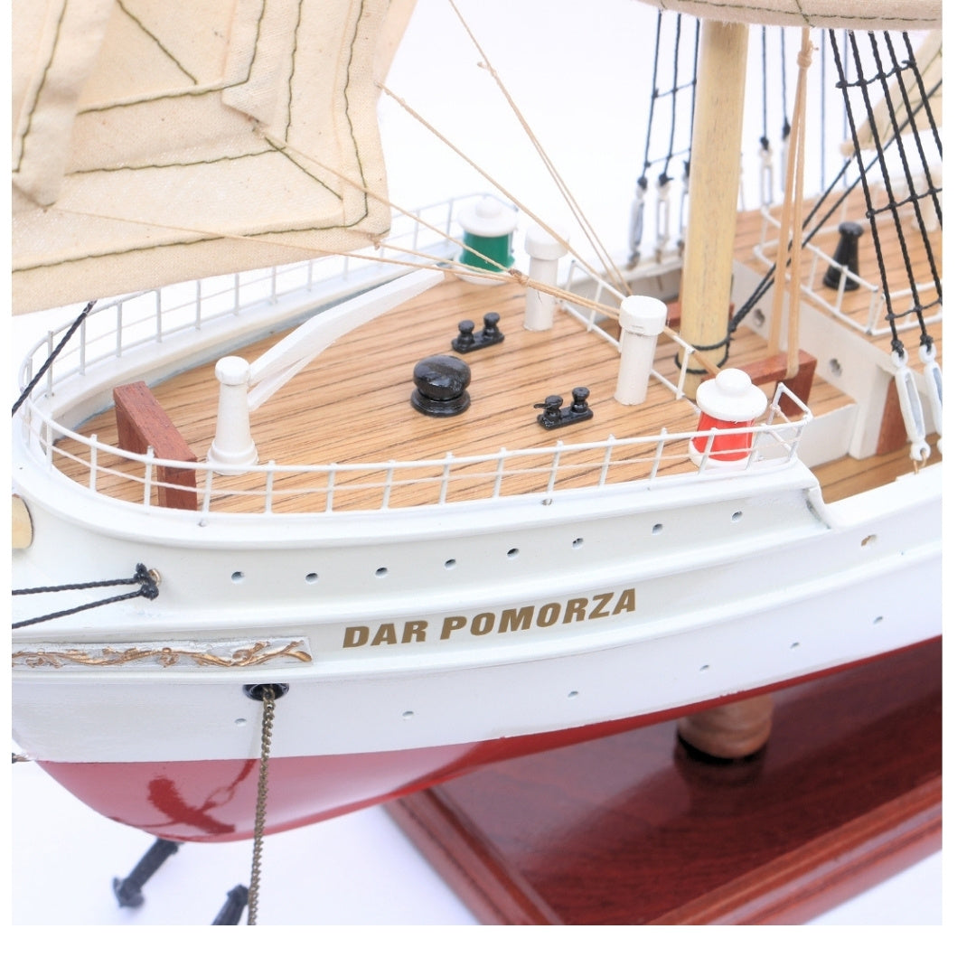 Exkluzív Dar Pomorza vitorláshajó-modell, 82 cm, személyre szabható gravírozással