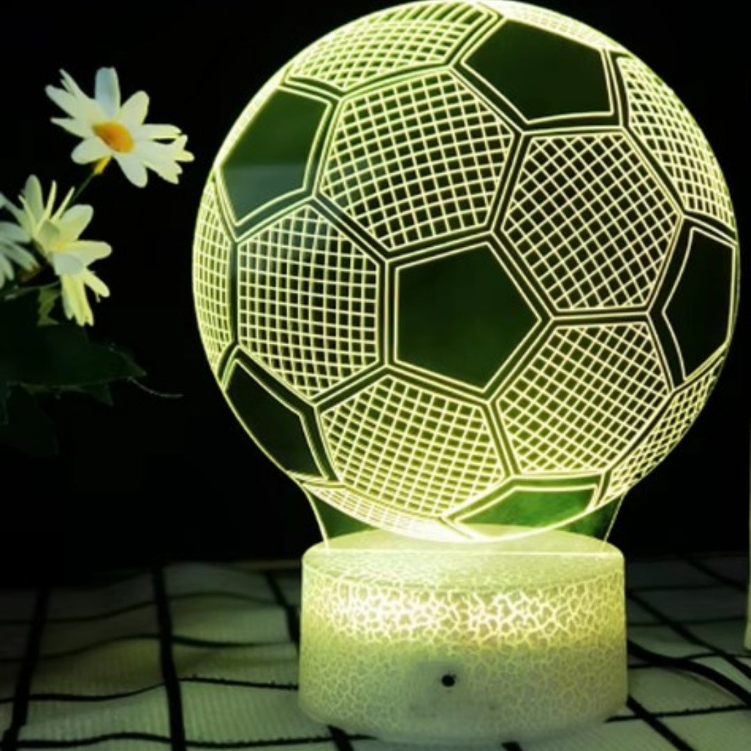 Focilabda éjjeli lámpa gravírozással személyre szabható kivitelben - Ideális ajándék a futball szerelmeseinek - 17 cm magas - 3 választható szín - USB-tápellátás vagy 3 AAA elem