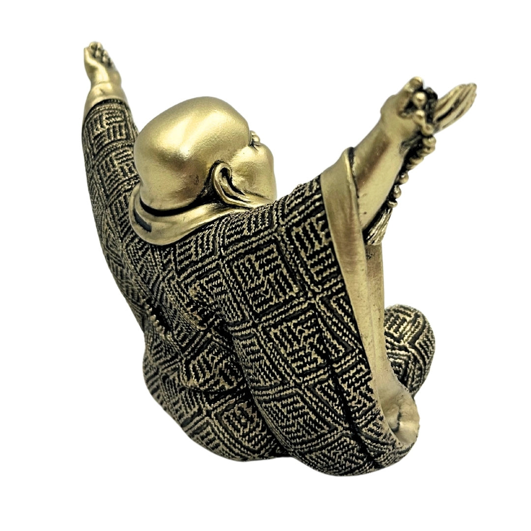 Vidám Buddha figura arany színben, személyre szabott gravírozási lehetőséggel - elegáns ajándék dekoráció 17,1 cm magasságban, polyresinből, a gazdagságot és a szerencsét szimbolizálja