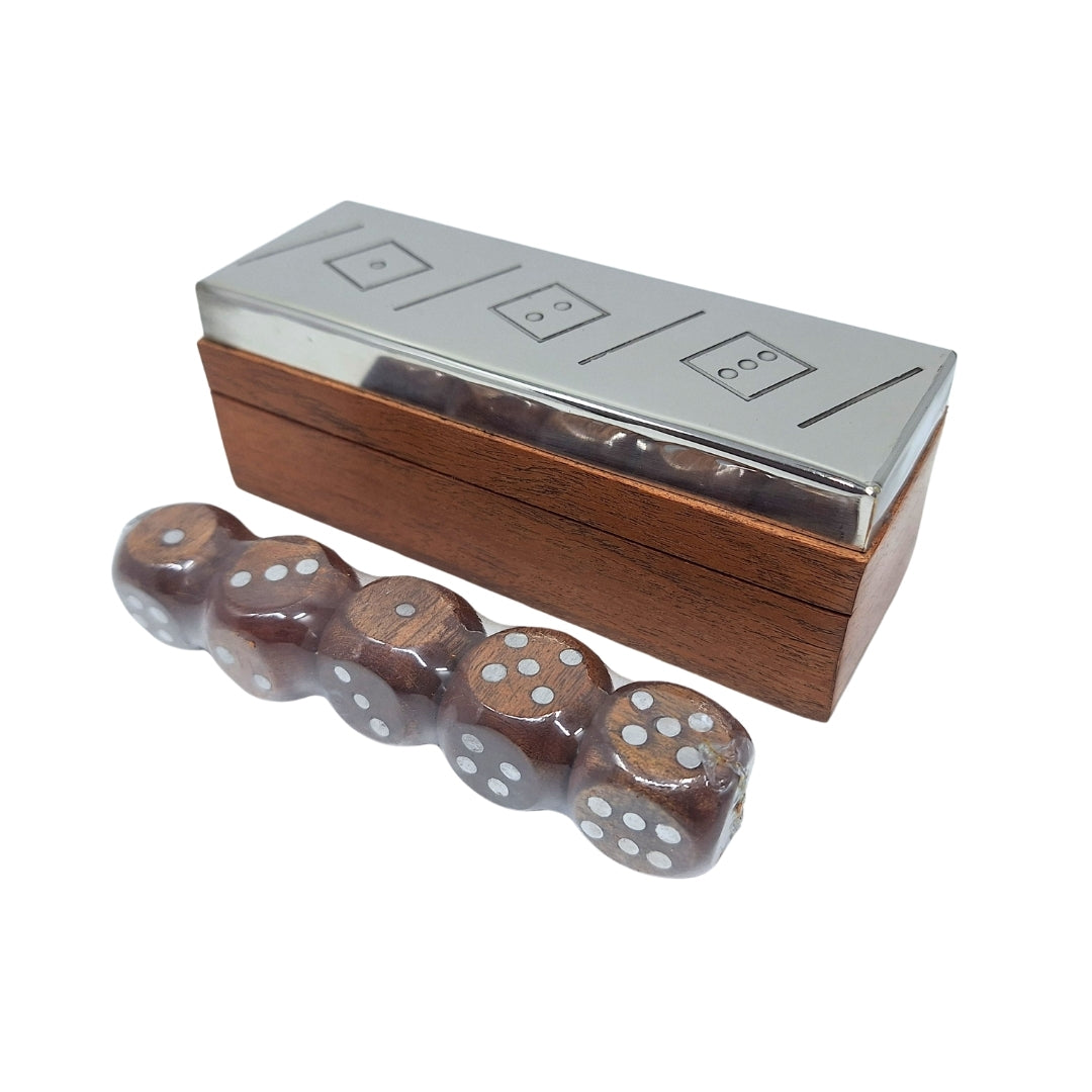Gra w kości z personalizowanym grawerem w drewnianym pudełku z metalowym topem, idealna na prezent – G1117, 12.5x4.5x4.5 cm