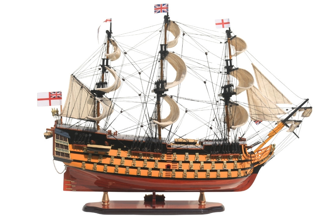 Összeszerelt HMS Victory vitorláshajó-modell, 80cm, személyre szabható gravírozással - exkluzív ajándék dekoráció, egzotikus fából kézzel készítve, kiváló minőség és gondos részletkidolgozás