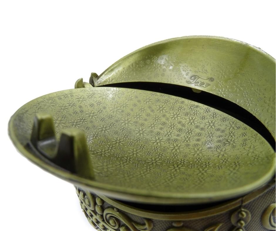 Elegáns fém gömb hamutartó gravírozással