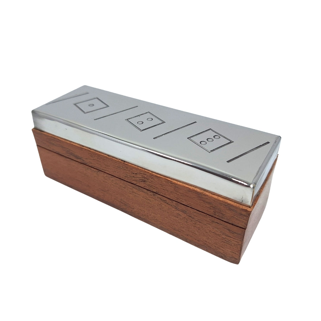 Gra w kości z personalizowanym grawerem w drewnianym pudełku z metalowym topem, idealna na prezent – G1117, 12.5x4.5x4.5 cm