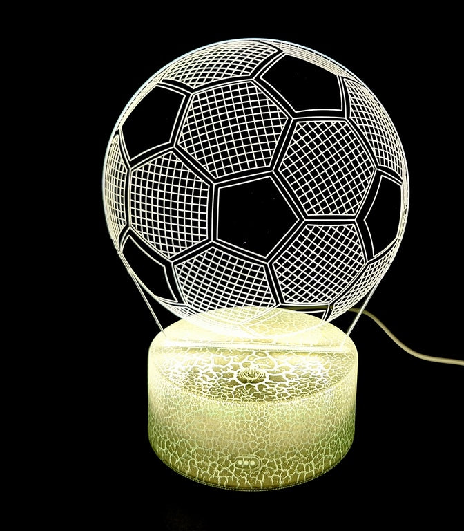 Focilabda éjjeli lámpa gravírozással személyre szabható kivitelben - Ideális ajándék a futball szerelmeseinek - 17 cm magas - 3 választható szín - USB-tápellátás vagy 3 AAA elem