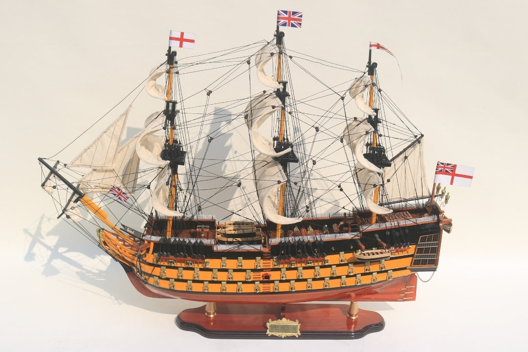 Összeszerelt HMS Victory vitorláshajó-modell, 80cm, személyre szabható gravírozással - exkluzív ajándék dekoráció, egzotikus fából kézzel készítve, kiváló minőség és gondos részletkidolgozás