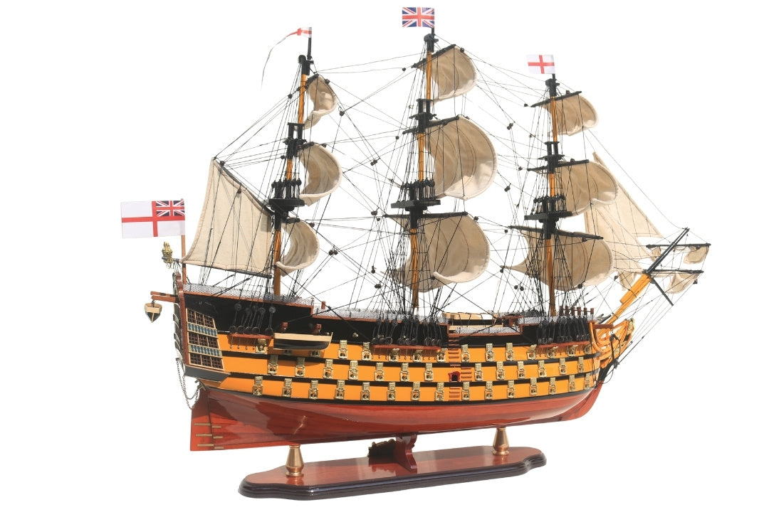 Összeszerelt HMS Victory vitorláshajó-modell, 80cm, személyre szabható gravírozással - exkluzív ajándék dekoráció, egzotikus fából kézzel készítve, kiváló minőség és gondos részletkidolgozás