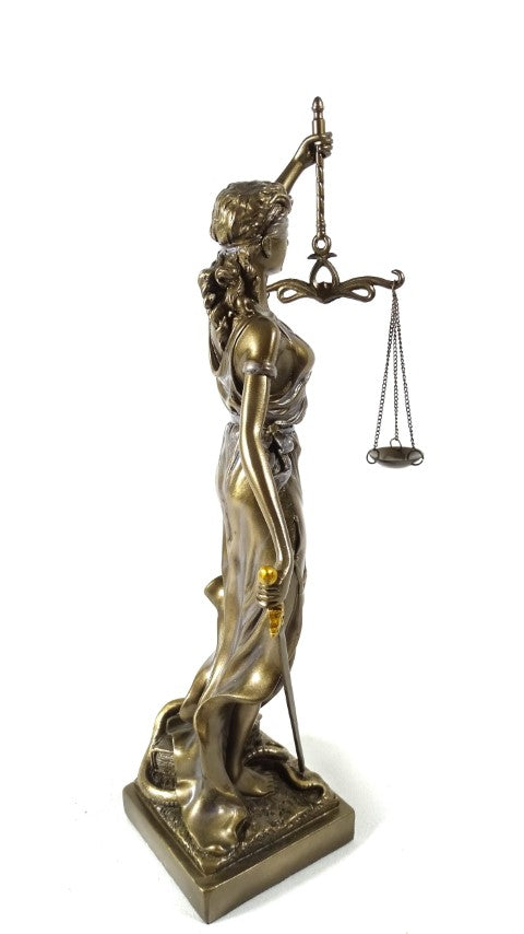35 cm-es Themisz-figura személyre szabható gravírozási lehetőséggel - elegáns ajándék ügyvédnek, bírónak vagy jogtanácsosnak, arany színű, antikolt felületű polyresinből készült
