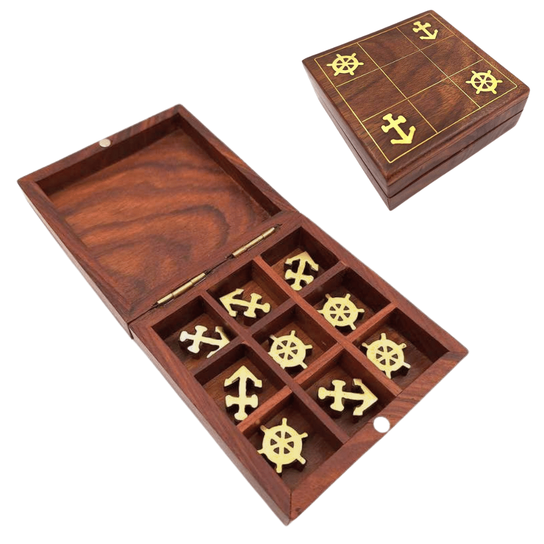 Drewniane Kółko i Krzyżyk Marynistyczne z Grawerem - Personalizowany Prezent dla Żeglarza, Wymiary 10x10 cm, Elegancki Design z Mosiężnymi Akcentami