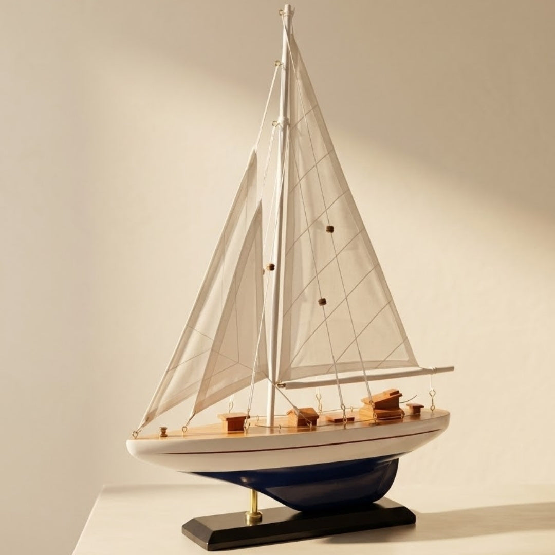 Fa jachtmodell, magasság 42 cm, gravírozással személyre szabható