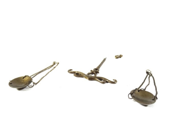 35 cm-es Themisz-figura személyre szabható gravírozási lehetőséggel - elegáns ajándék ügyvédnek, bírónak vagy jogtanácsosnak, arany színű, antikolt felületű polyresinből készült