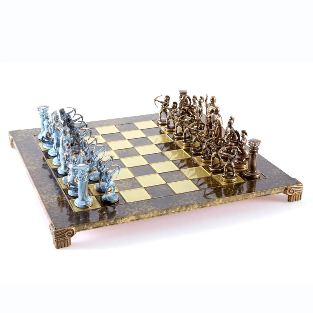 Íjászok sárgaréz sakk 44x44cm személyre szabható gravírozási lehetőséggel – luxusajándék a mitológia és a stratégia kedvelőinek, kiváló minőségű, kézzel készített figurák