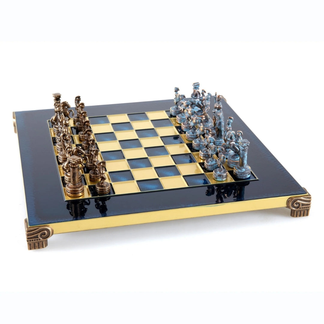 Sárgaréz sakk 28 x 28 cm személyre szabott gravírozással – exkluzív ajándék sakkozóknak, kiváló minőségű kézi kidolgozás, antik szín tengerészkék-arany sakktáblával