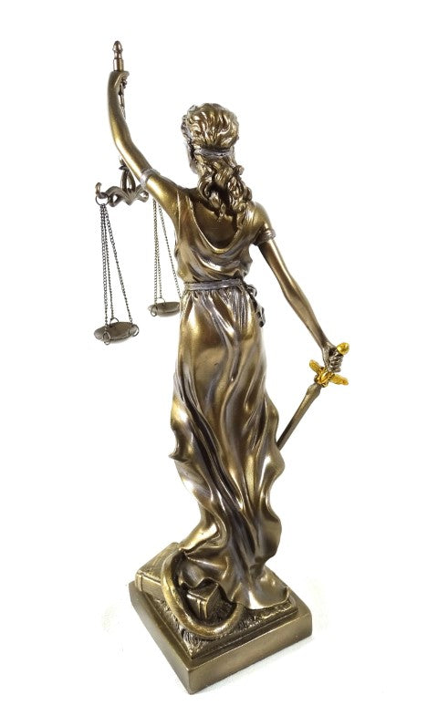 35 cm-es Themisz-figura személyre szabható gravírozási lehetőséggel - elegáns ajándék ügyvédnek, bírónak vagy jogtanácsosnak, arany színű, antikolt felületű polyresinből készült