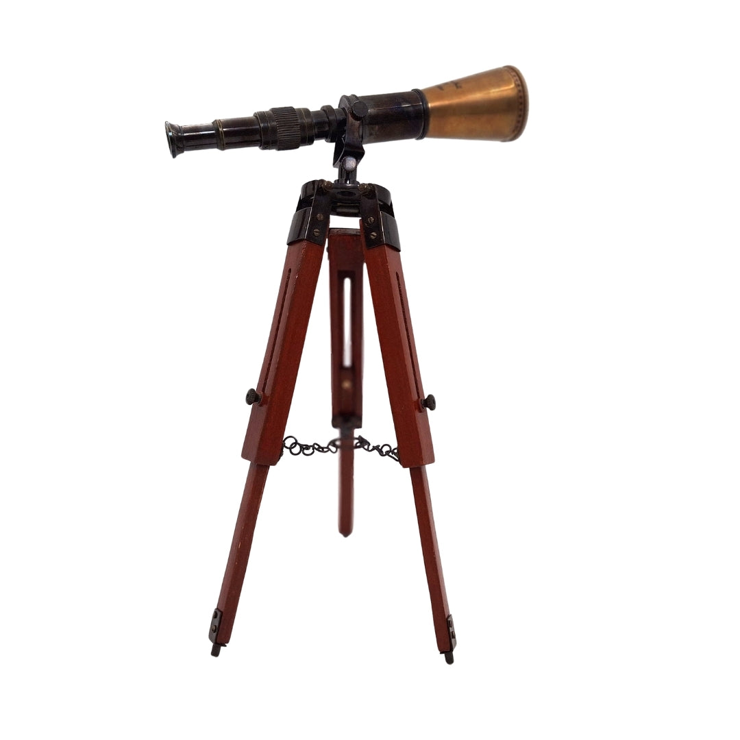 Sárgaréz távcső háromlábon, gravírozással személyre szabható - elegáns dekorációs elem ajándéknak, állítható magasság 30 cm-ig