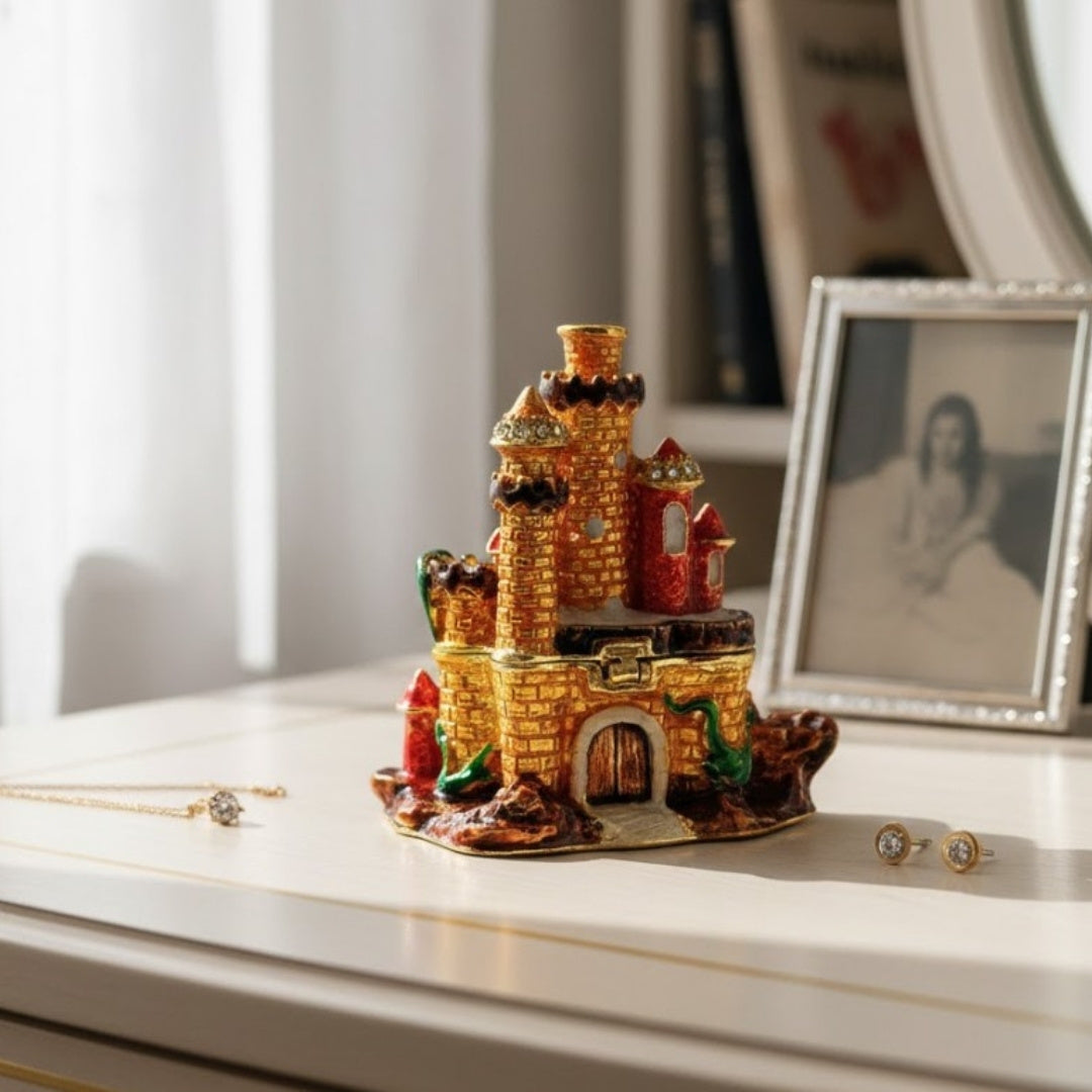 Kastély alakú, kristályokkal díszített ékszerdoboz, személyre szabható gravírozással