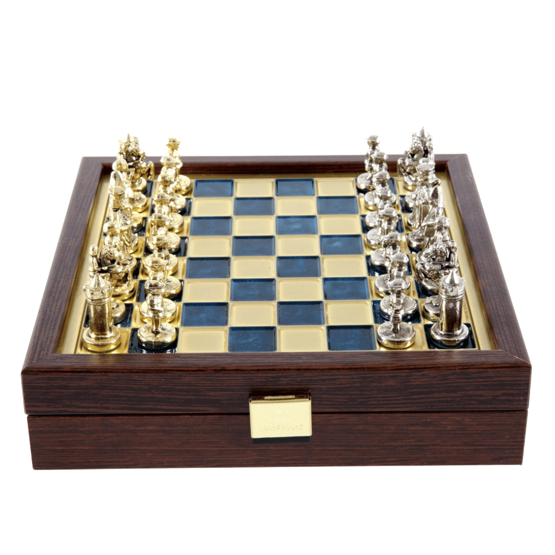 Elegáns prémium sárgaréz sakk 20x20cm Bizánc, személyre szabott gravírozással - Ideális ajándék sakkozónak és történelemkedvelőnek - Kézzel készített figurák arany és ezüst kivitelben