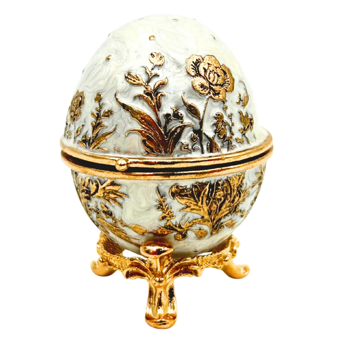 Exkluzív fém Fabergé-tojás ékszerdoboz kristályokkal, fehér-arany színben, gravírozással történő személyre szabási lehetőséggel