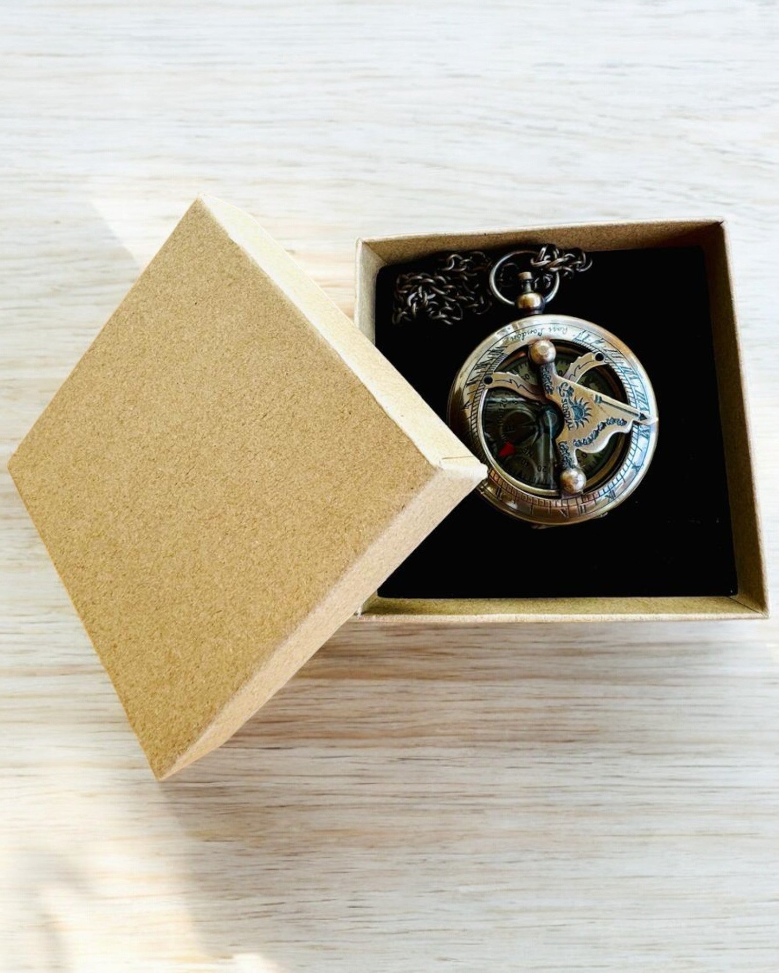 Utazó Navigációs Iránytű gravírozással, személyre szabás – Indiai Kézművesek Kézműves Terméke