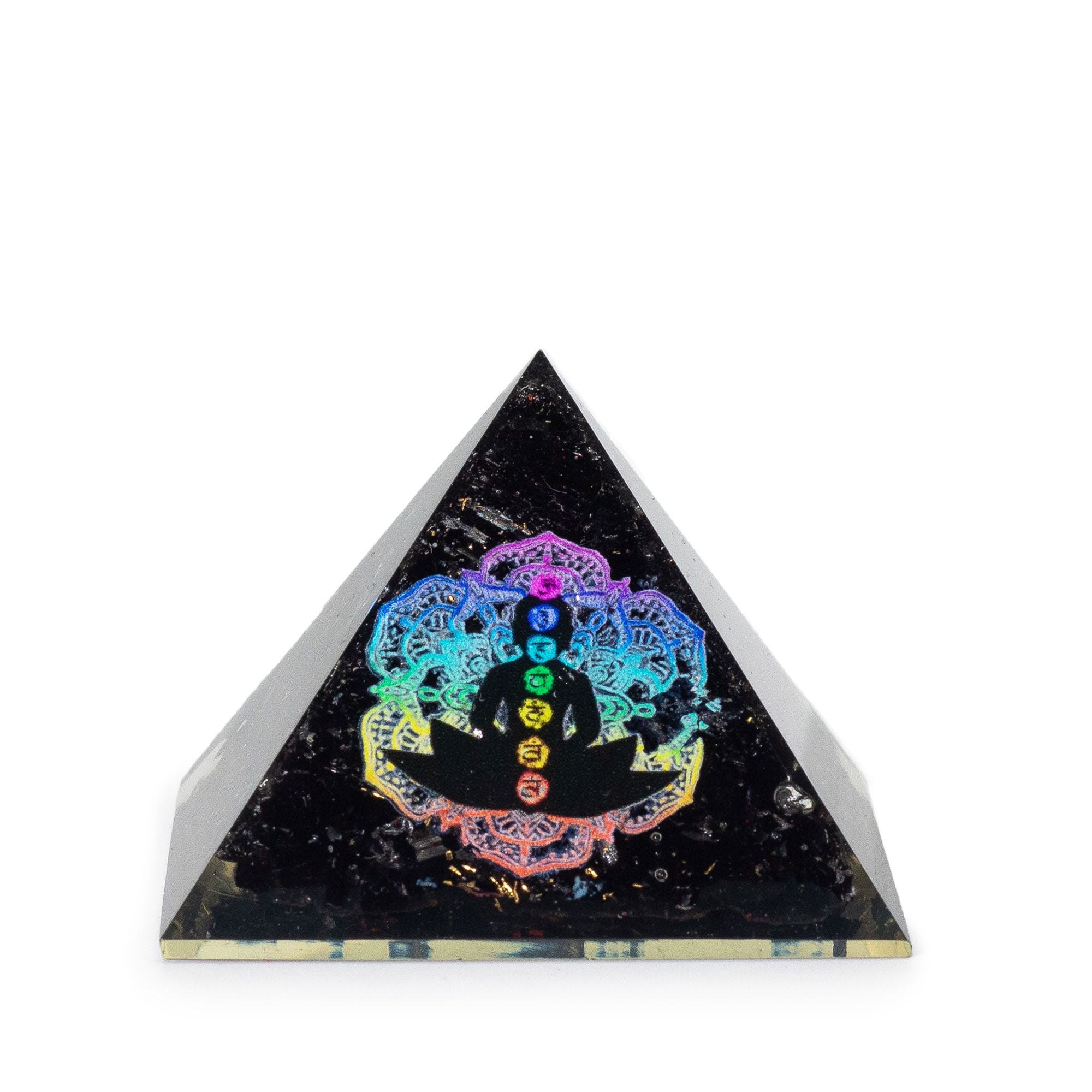 Kis orgonit piramis fekete turmalinnal, 5.5x4.5cm, csakrás Buddha motívummal