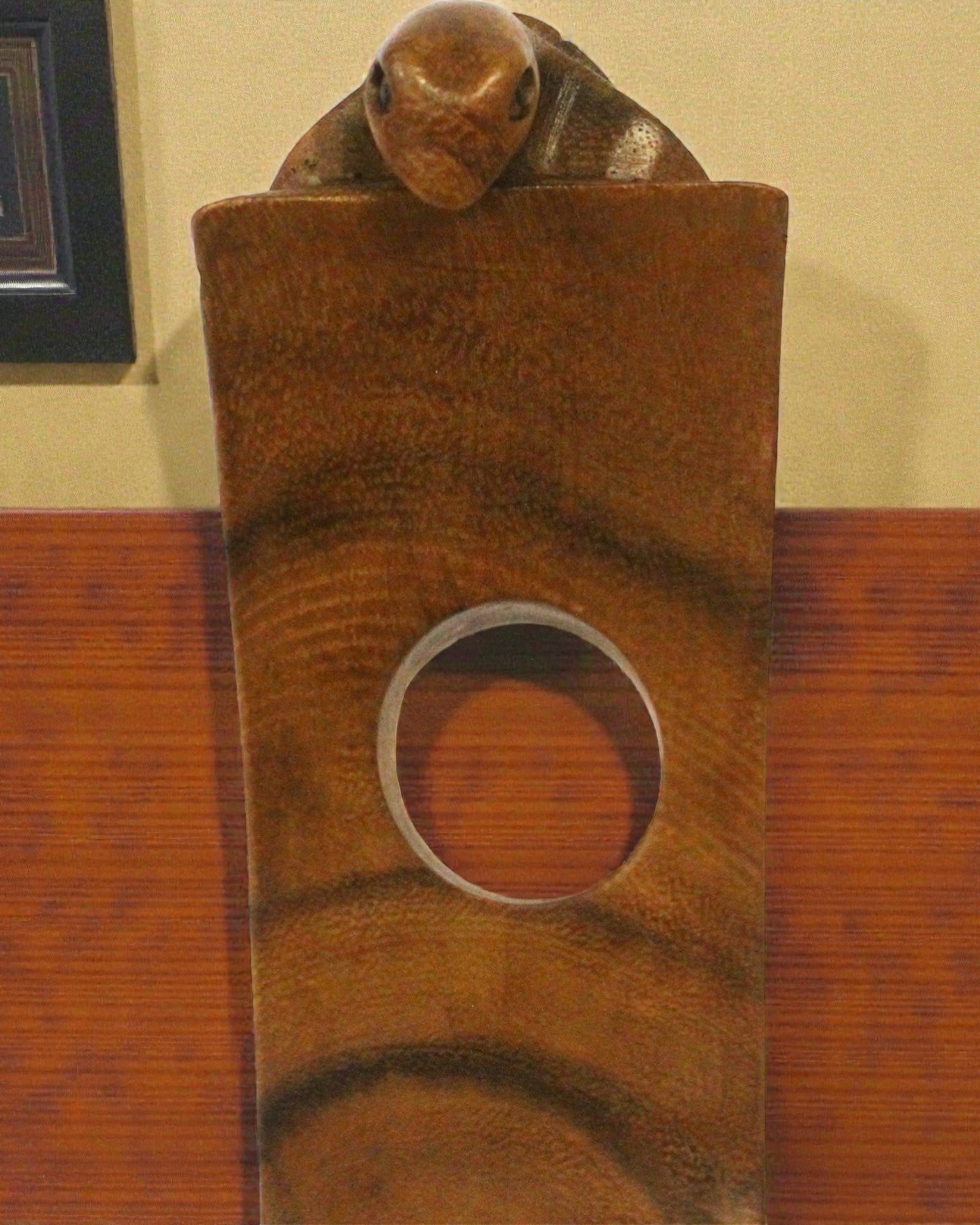 Tortu Balance – kézzel faragott, teknős alakú egyensúlyozó bortartó fogantyú