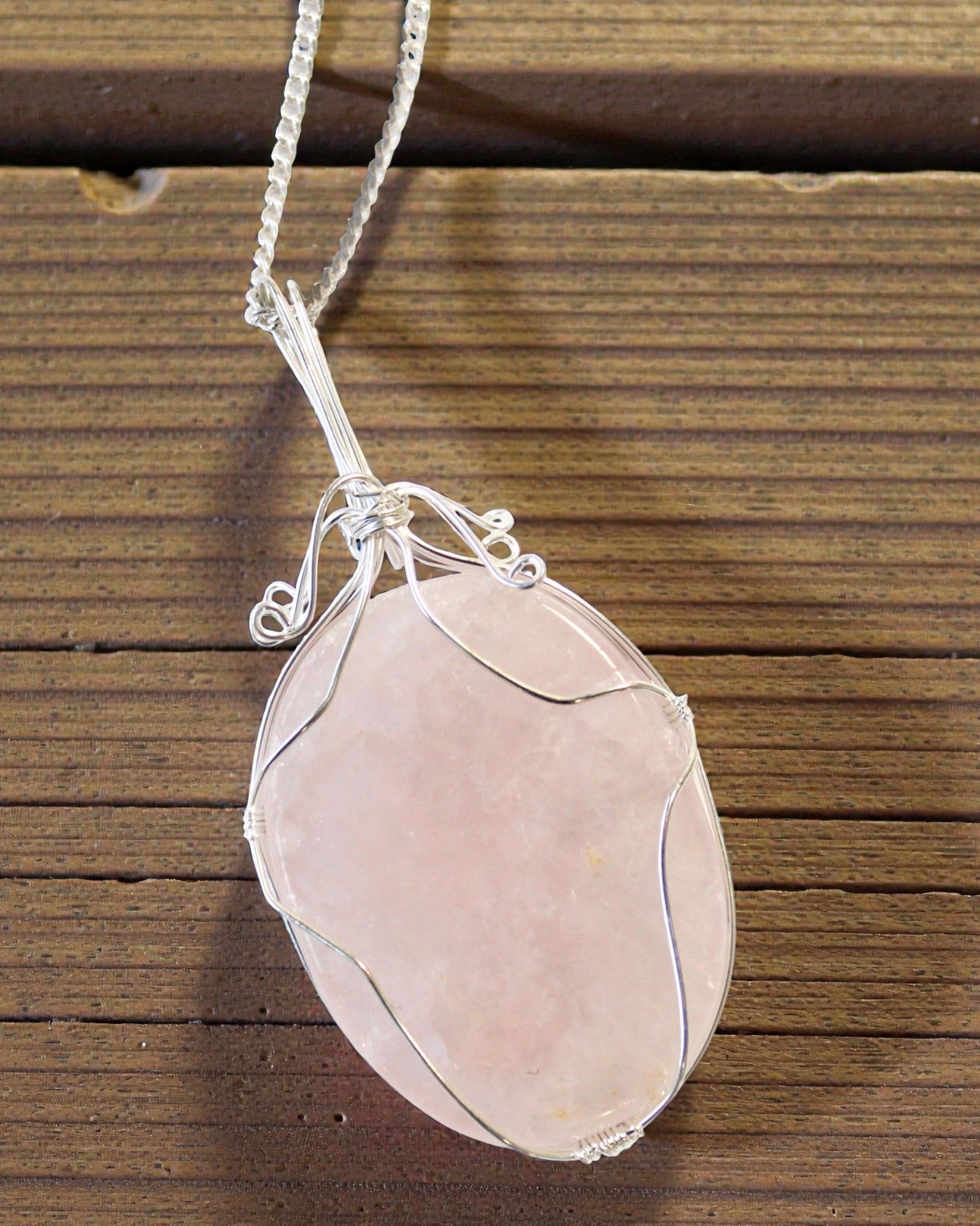 Spirális finomság – Rózsakvarc nyaklánc