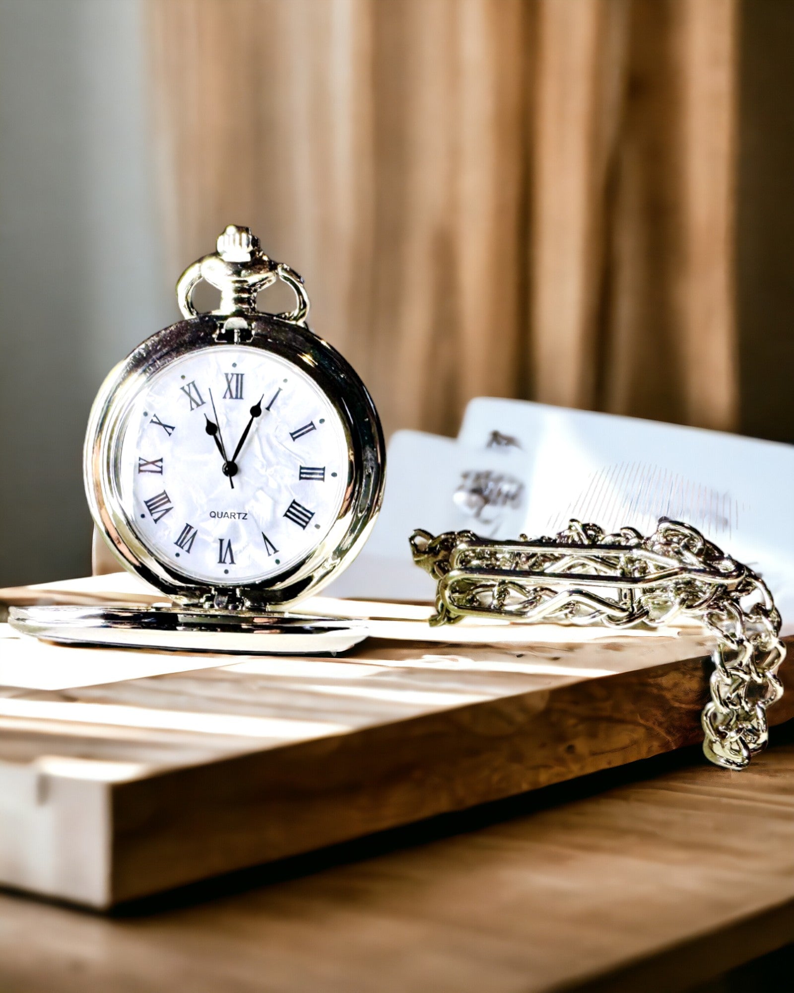 Klasszikus zsebóra római számokkal és lánccal, kvarc, acélfény - ezüst színű