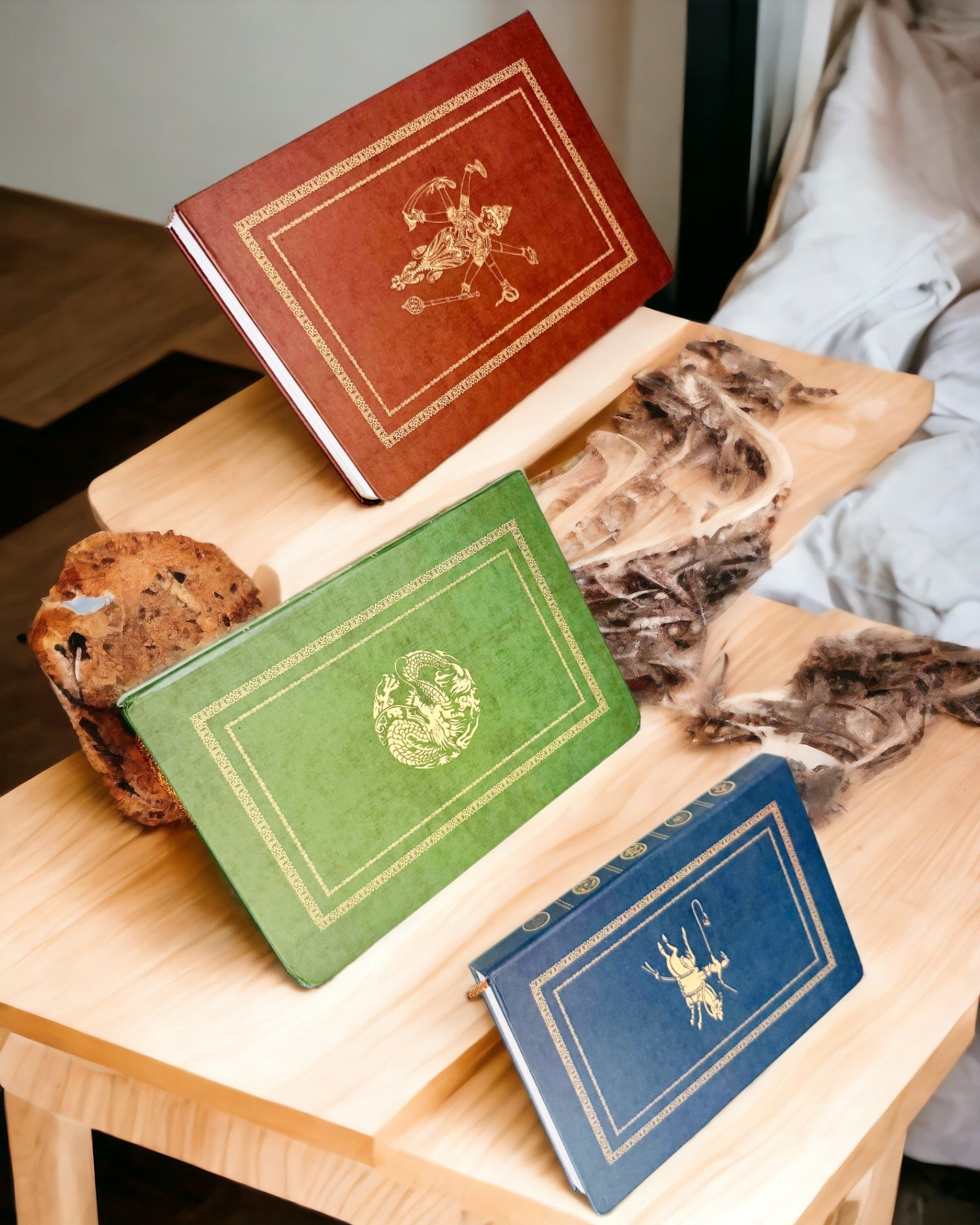 Vintage barna jegyzetfüzet díszes retro stílusú borítóval – Felfedező jegyzetfüzet – Barna, Vintage