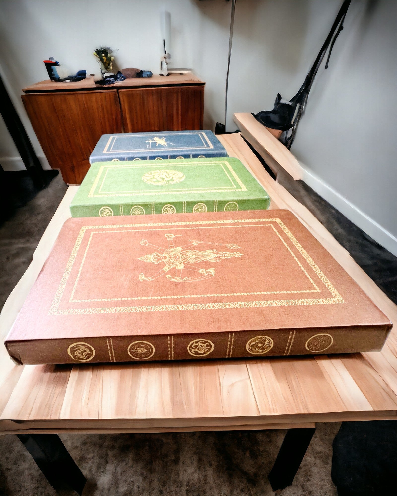 Vintage barna jegyzetfüzet díszes retro stílusú borítóval – Felfedező jegyzetfüzet – Barna, Vintage